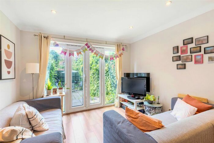 4 Bedroom Terraced House To Rent In Solon Road, Clapham, London, SW2