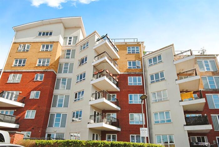 2 Bedroom Flat To Rent In Rockwell Court, Printers Avenue, Watford, WD18