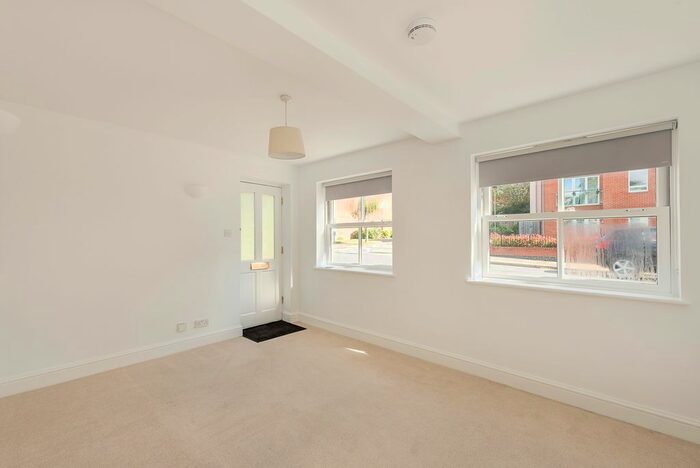 1 Bedroom Flat To Rent In Grosvenor Road, St. Albans, Hertfordshire, AL1