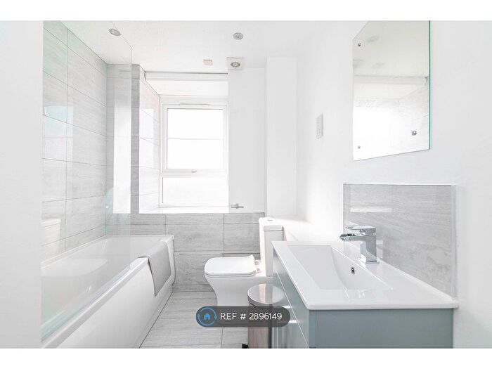 1 Bedroom Flat To Rent In Memorial Avenue, London, E15