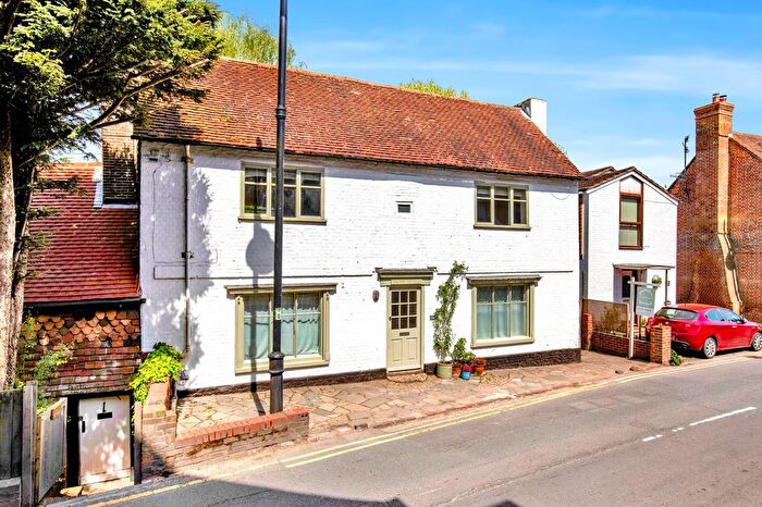 5 Bedroom Property For Sale In Lower Street, Haslemere, GU27