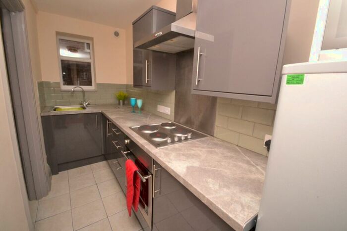 2 Bedroom Flat To Rent In Exeter Road, Nottingham, NG7
