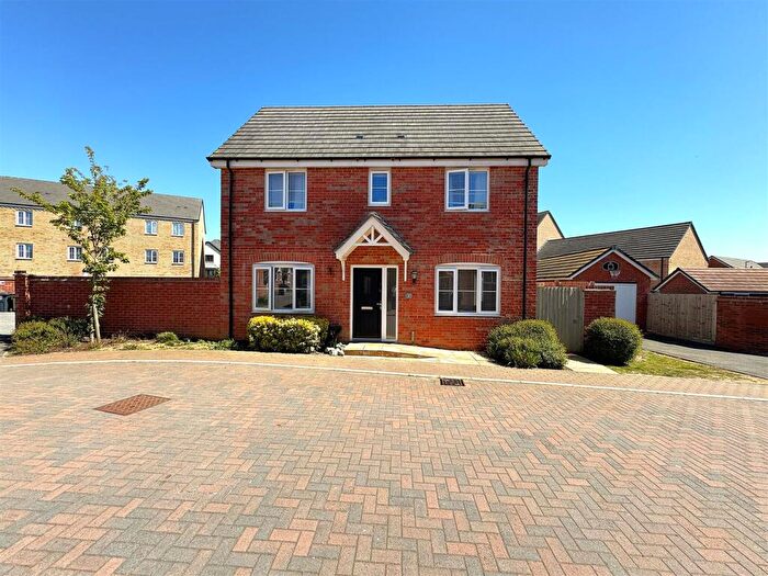 3 Bedroom Detached House For Sale In Sunningdale Drive, Corby, NN17