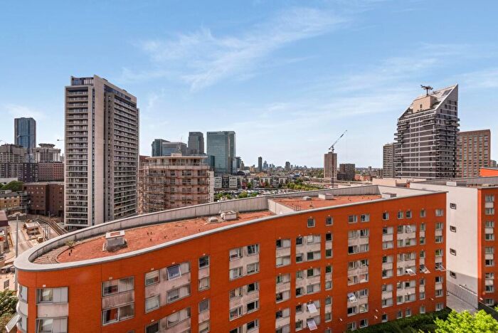 2 Bedroom Apartment To Rent In New Providence Wharf, Fairmont Avenue, E14