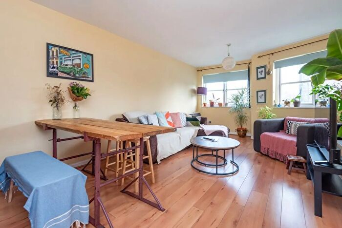 3 Bedroom End Of Terrace House To Rent In Parnell Road, London, E3