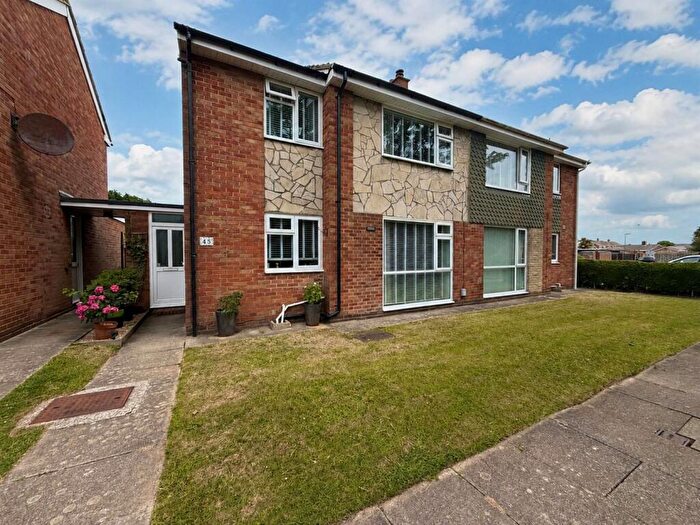 3 Bedroom Semi-Detached House For Sale In The Drive, Peel Common, Gosport, PO13
