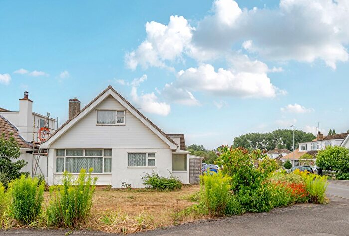 3 Bedroom Bungalow For Sale In Foxe Road, Frampton Cotterell, Bristol, Gloucestershire, BS36