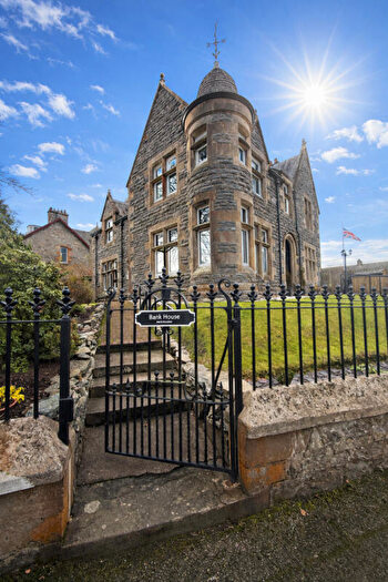 6 Bedroom Property For Sale In Bank House Bed & Breakfast & Bank House Apartment, Station Road, Fort Augustus., PH32