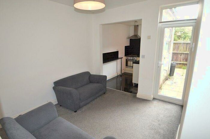 4 Bedroom House To Rent In Winnie Road, Birmingham, B29