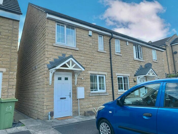 2 Bedroom Property To Rent In Wheathouse Grove, Huddersfield, HD2