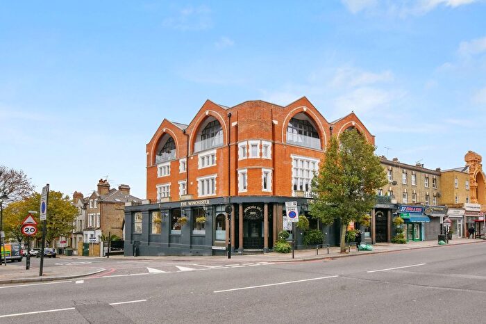 2 Bedroom Flat For Sale In Archway Road, London, N6