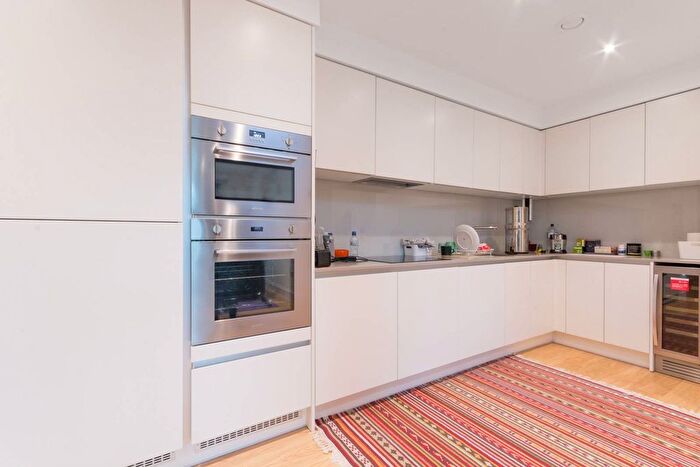 2 Bedroom Flat To Rent In Chiswick High Road, Chiswick, London, W4