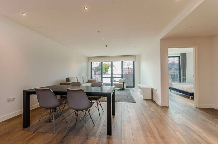 1 Bedroom Flat To Rent In Three Colts Lane, Bethnal Green, London, E2