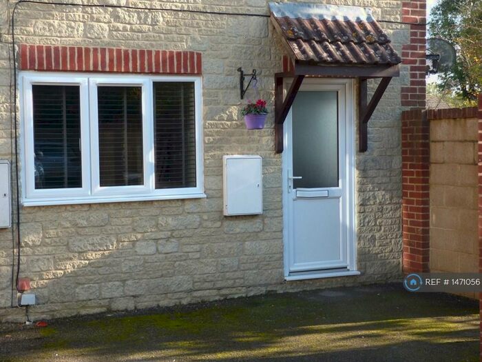 1 Bedroom Flat To Rent In Woodcock Road, Warminster, BA12