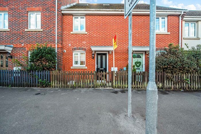 3 Bedroom Terraced House For Sale In Thatcham, Berkshire, RG19