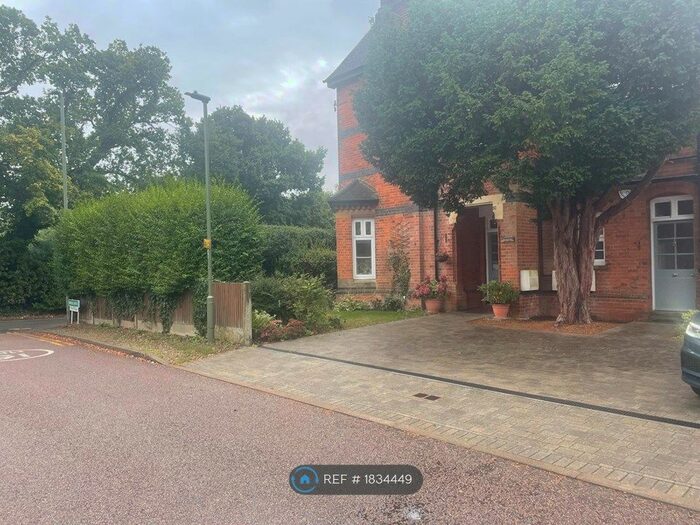 2 Bedroom Flat To Rent In Willow Grove, Chislehurst, BR7