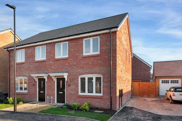 3 Bedroom Semi-Detached House To Rent In Hawksworth Gardens, Bourne, PE10