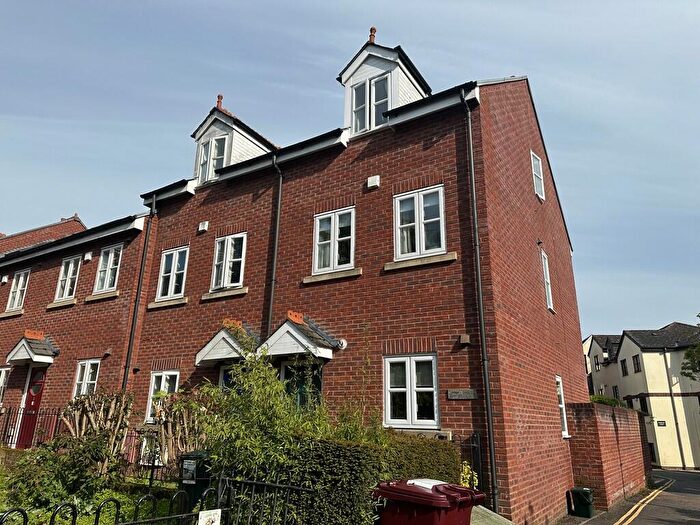 4 Bedroom End Of Terrace House To Rent In Priory Gardens, EX4