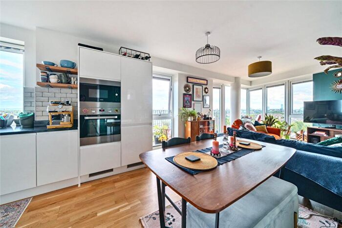 2 Bedroom Apartment For Sale In Altitude Point, London, N8