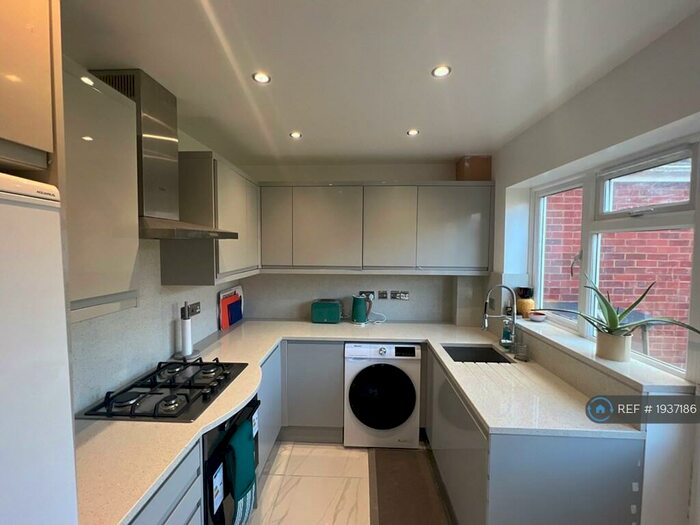 3 Bedroom Semi-Detached House To Rent In Eynsham Close, Woodley, Reading, RG5