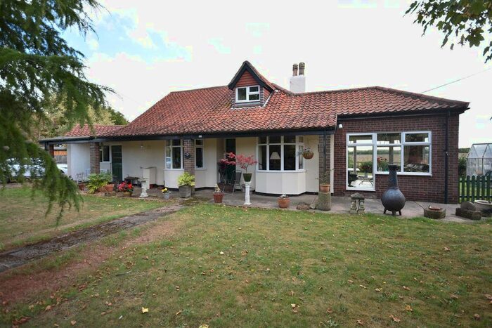 3 Bedroom Detached Bungalow For Sale In Vicarage Road, South Clifton, Newark, NG23