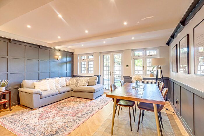 5 Bedroom Detached House For Sale In Benfleet Road, Benfleet, SS7