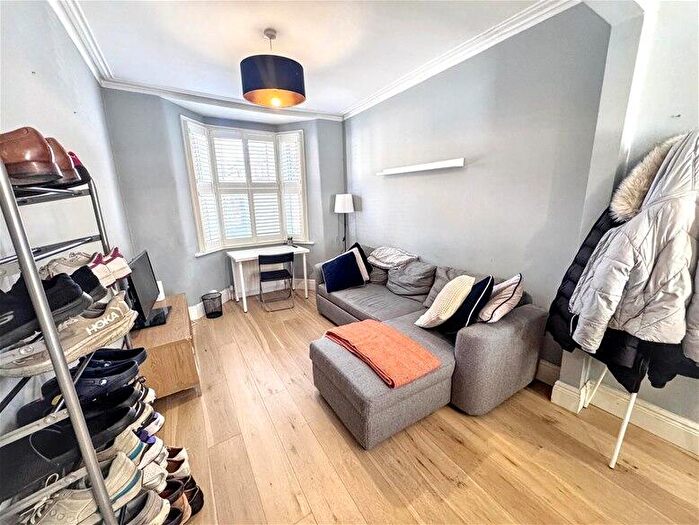 3 Bedroom House To Rent In Maiden Road, Stratford, E15