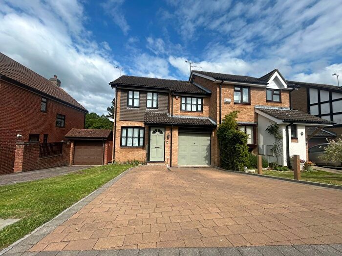 3 Bedroom Semi-Detached House For Sale In Reedsdale, Luton, Bedfordshire, LU2