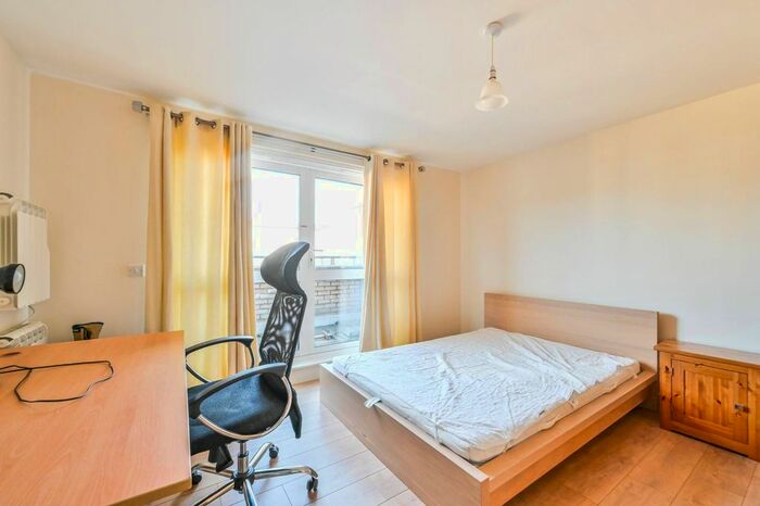 2 Bedroom Flat To Rent In Cline Road, Bounds Green, London, N11