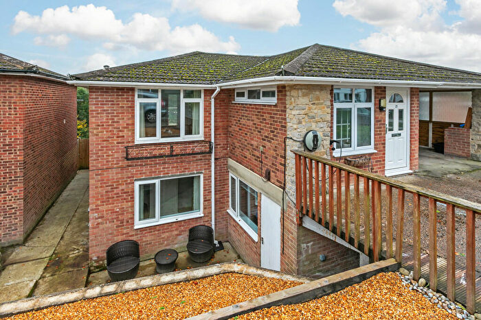 4 Bedroom End Of Terrace House For Sale In Chalk Ridge, Winchester, SO23