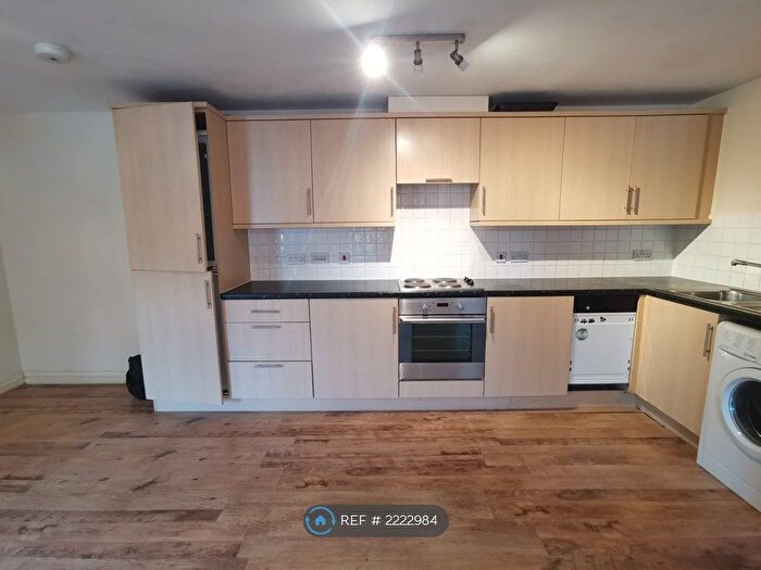 2 Bedroom Flat To Rent In Daneholme Close, Daventry, NN11