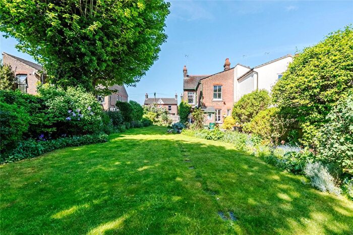 3 Bedroom Semi-Detached House For Sale In Great Northern Road, Dunstable, LU5