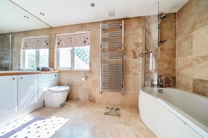 5 Bedroom Detached House For Sale In Kenilworth Road, Fleet, GU51