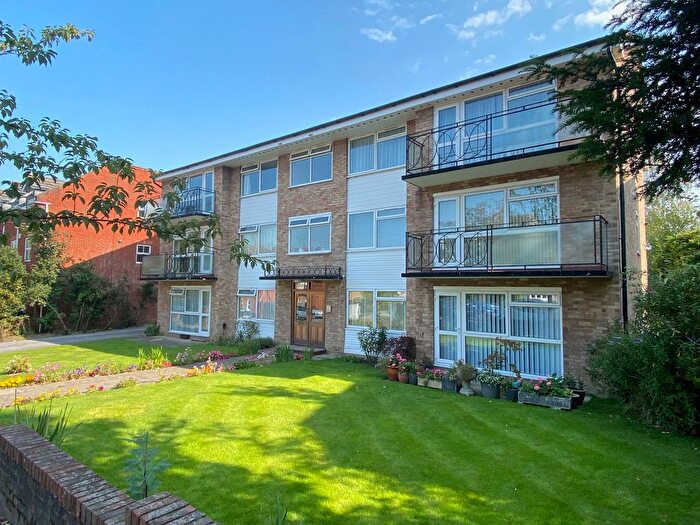 2 Bedroom Flat For Sale In Albany Crescent, Claygate, KT10