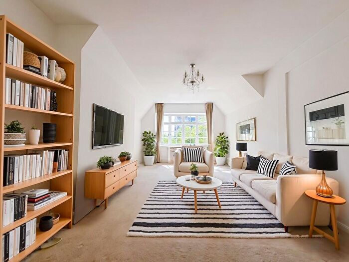 4 Bedroom Apartment To Rent In Clifton Court, Northwick Terrace, NW8