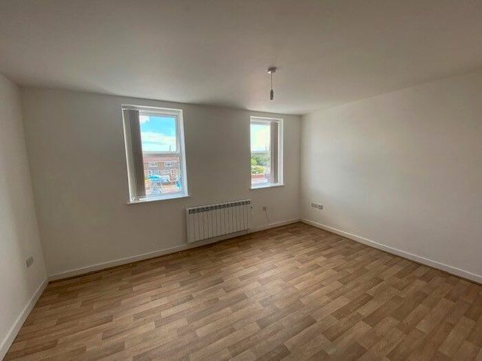 1 Bedroom Flat To Rent In A St.Johns Road, Hedge End, Southampton, SO30