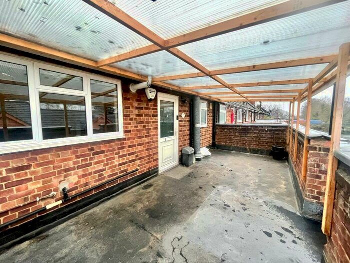 3 Bedroom Flat To Rent In The Parade, Ash Vale, GU12