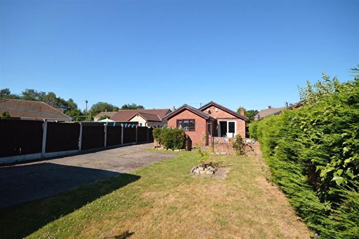 3 Bedroom Detached Bungalow For Sale In Hemsby Road, Castleford, WF10