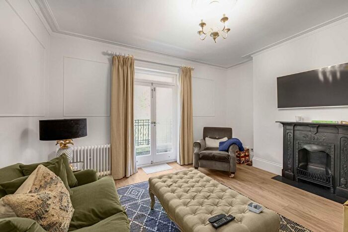 3 Bedroom Flat To Rent In Grantully Road, London, W9