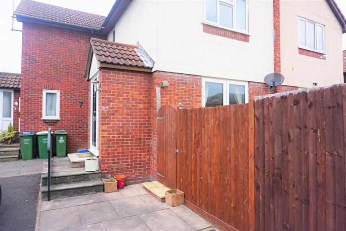1 Bedroom Maisonette To Rent In Drummond Close, Erith, DA8