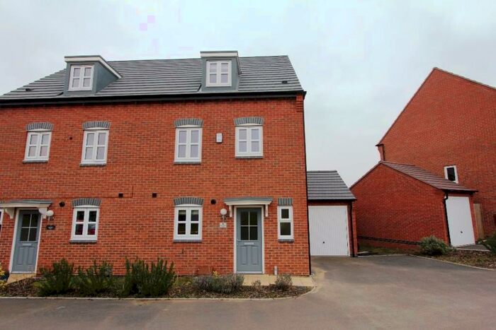 4 Bedroom Semi-Detached House To Rent In Stockholm Close, Hinckley, LE10