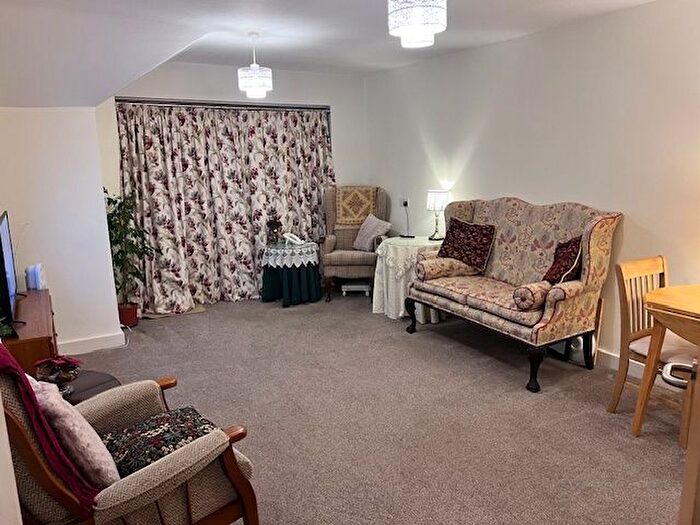 1 Bedroom Flat For Sale In South Lake Crescent, Woodley, Reading, RG5