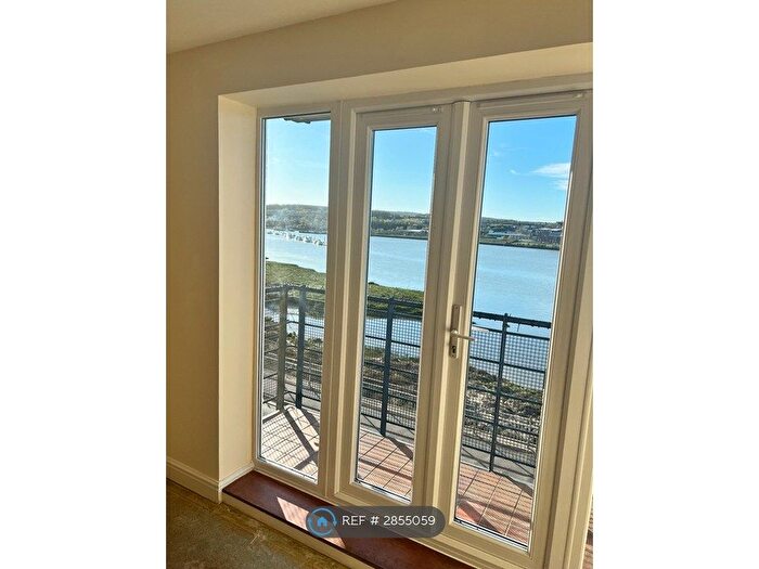 2 Bedroom Flat To Rent In Keating Close, Rochester, ME1