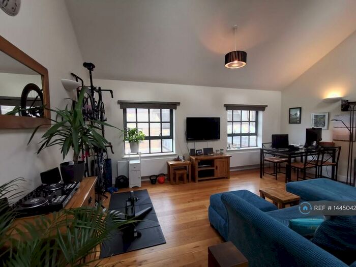 2 Bedroom Maisonette To Rent In West Norwood, London, SE27