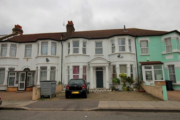 1 Bedroom Flat To Rent In Brisbane Road, Ilford, IG1
