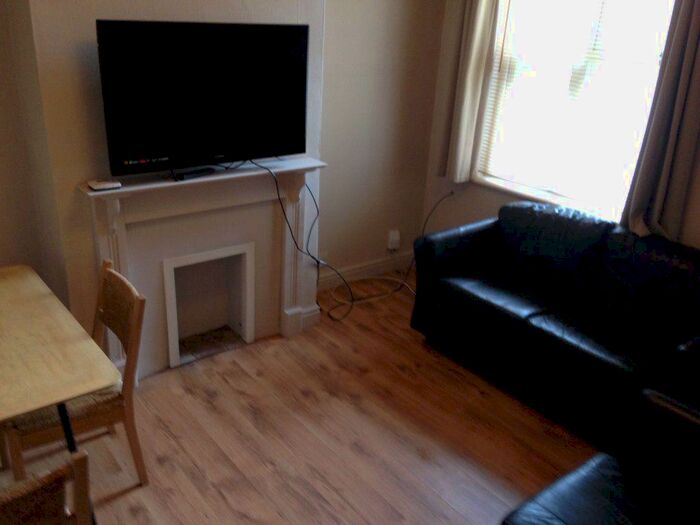 3 Bedroom Property To Rent In Rosebery Street, Loughborough - Incl Bills, LE11