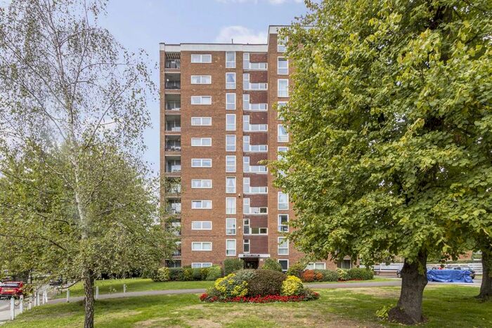 2 Bedroom Flat To Rent In Green Vale, London, W5