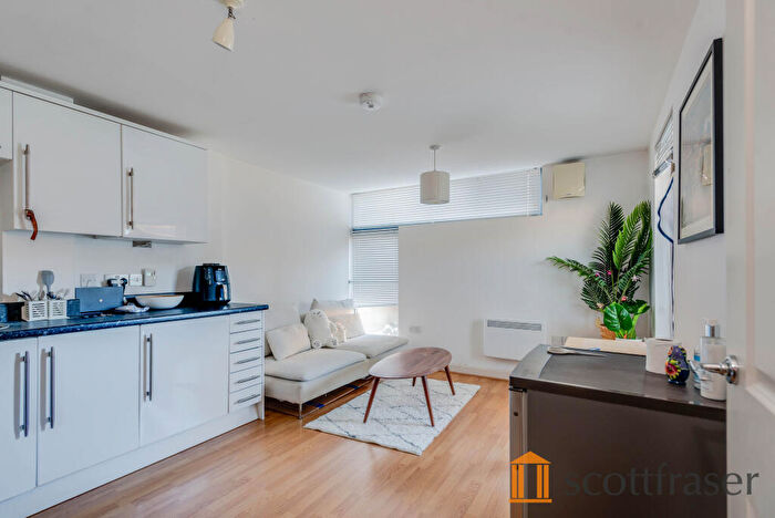 1 Bedroom Flat To Rent In Littlegate Street, OX1