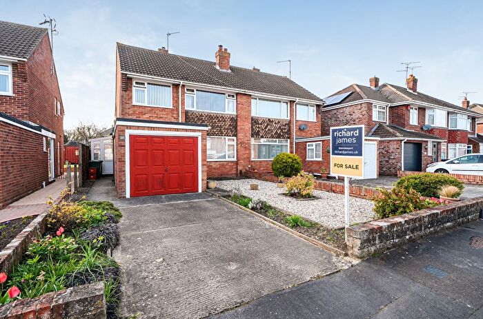3 Bedroom Semi Detached House For Sale In Bourton Avenue, Stratton St Margaret, Swindon, SN3