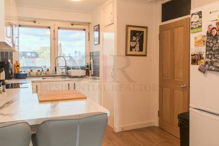 3 Bedroom Maisonette To Rent In Madron Street, London, SE17